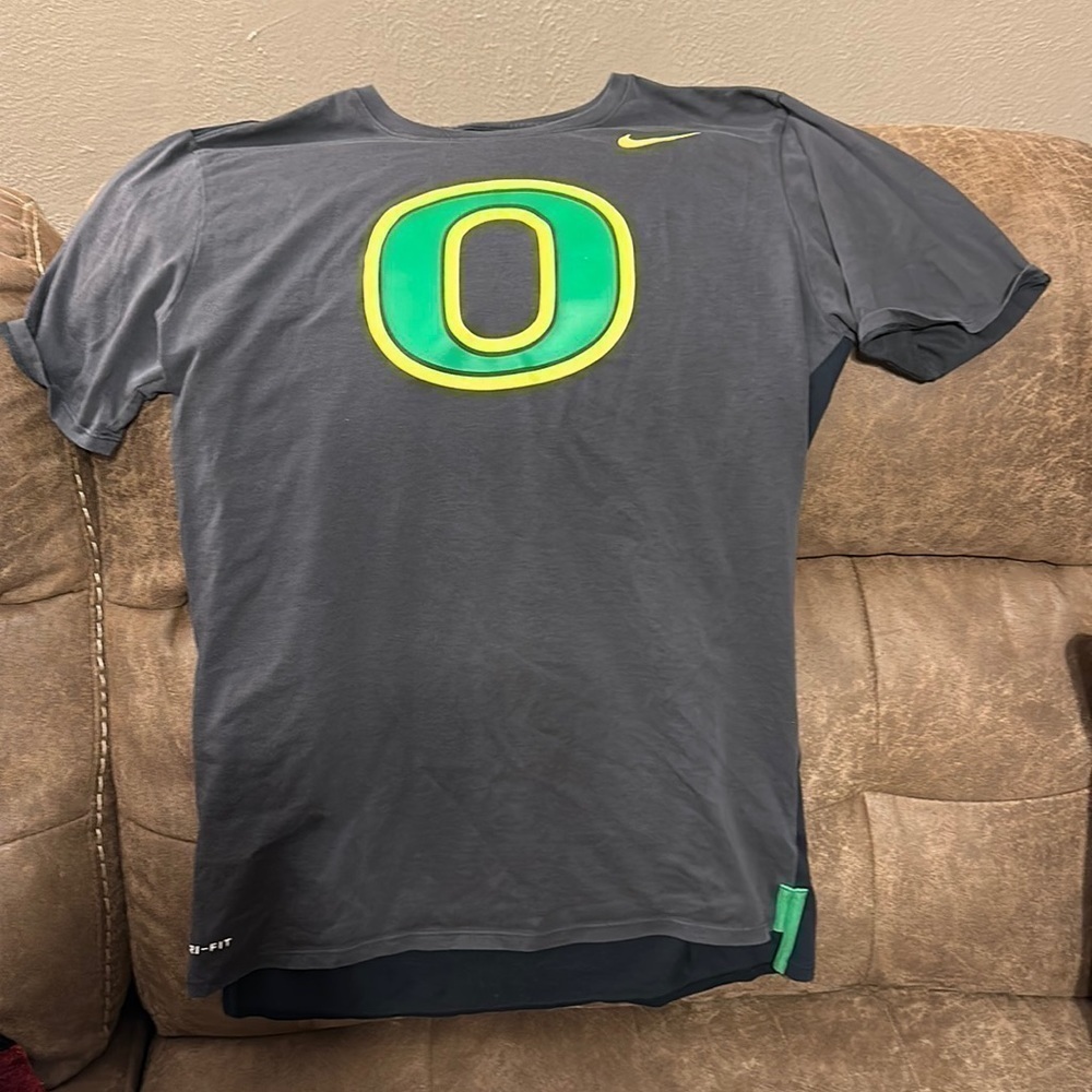 MEN’S Grey and Black Nike Dri-fit Oregon Ducks T-Shirt Athletic cut